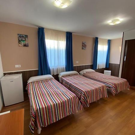 Hostal Urpi-Oklahoma Реус Екстер'єр фото