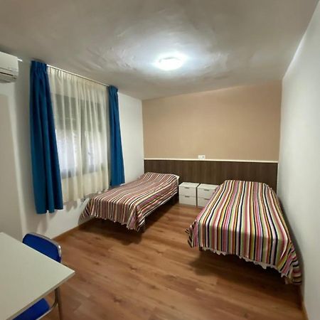 Hostal Urpi-Oklahoma Реус Екстер'єр фото