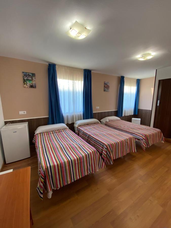 Hostal Urpi-Oklahoma Реус Екстер'єр фото