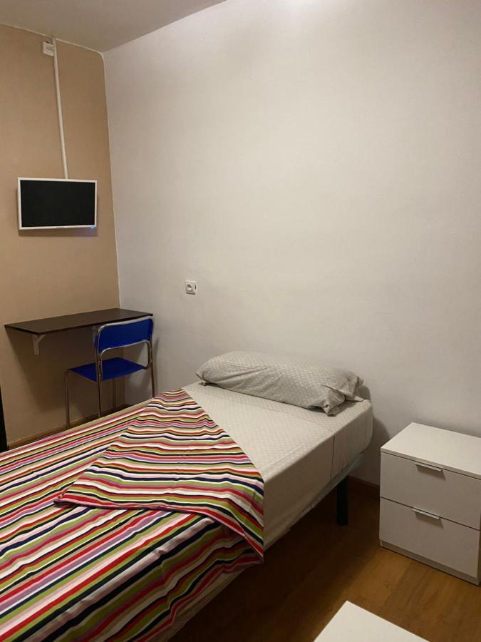 Hostal Urpi-Oklahoma Реус Екстер'єр фото