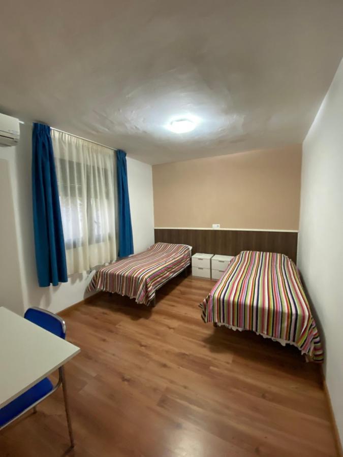 Hostal Urpi-Oklahoma Реус Екстер'єр фото
